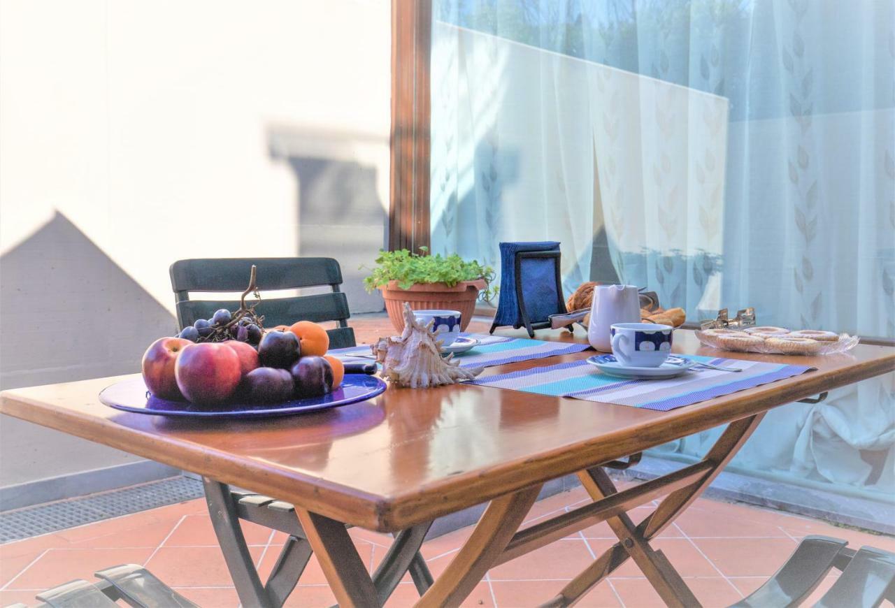 B&B Villa Apuana Marina Di Carrara Esterno foto